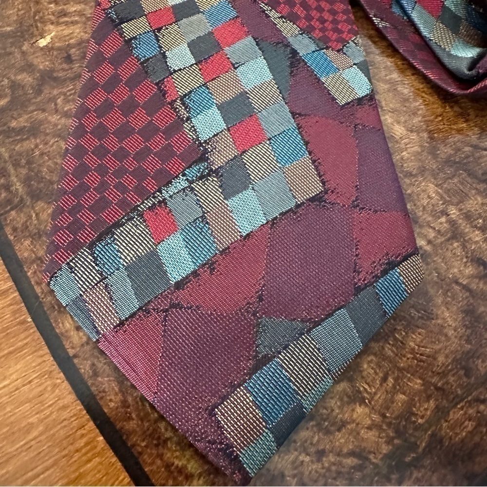 Bugatti Tie Italian Silk Artsy Patchwork Patterned Print Burgandy & Gray 56”x4” - Picture 6 of 12